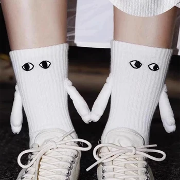 แฟชั่นสร้างสรรค์ตลกแม่เหล็กดึงดูดใจอย่างนึงมือสีดำสีขาวอันตาคู่ถุงเท้า 1 คู่คลับคนดังสองสามถุงเท้าเกิดขึ้น