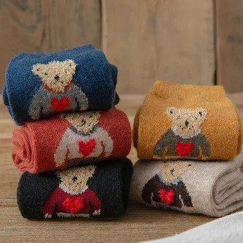 การ์ตูนปักหมีถุงเท้าผู้หญิงฤดูใบไม้ร่วงฤดูหนาวหนาอบอุ่นถุงเกาหลีน่ารัก Kawaii Harajuku ออกแบบแฟชั่นถุงเท้าผู้หญิง