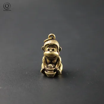ของเก่าเบื้องบนลิงอุ้ม Ingot Pendants สำหรับ Keychains เครื่องประดับทองแดงของจีนฆาตกรจักรราศีลิง Figurines รถวงกุญแจแหวน